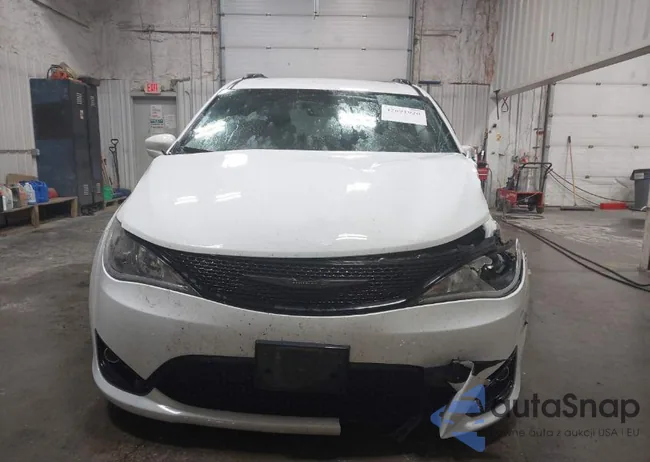 2C4RC3BG3LR267802: 44417153