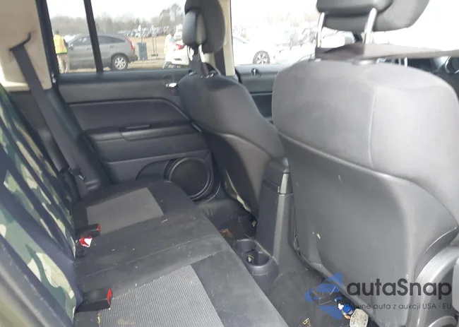 1C4NJRFB4CD552033: 44417341