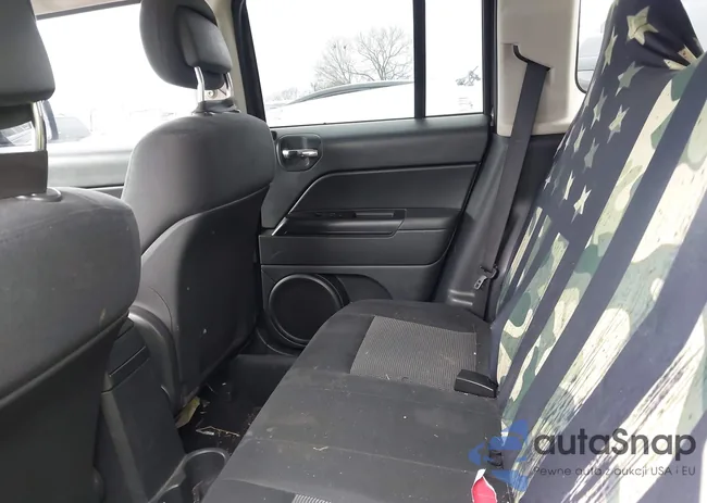 1C4NJRFB4CD552033: 44417341