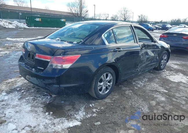 1HGCP2F67CA232305: 44417890