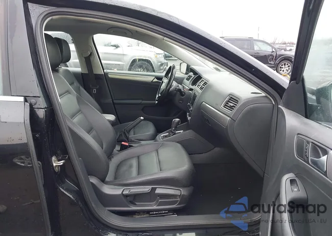 3VWDB7AJ5HM293993: 44418159