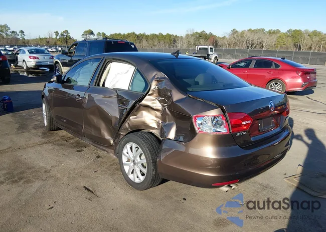 3VWDX7AJXCM022373: 44418235