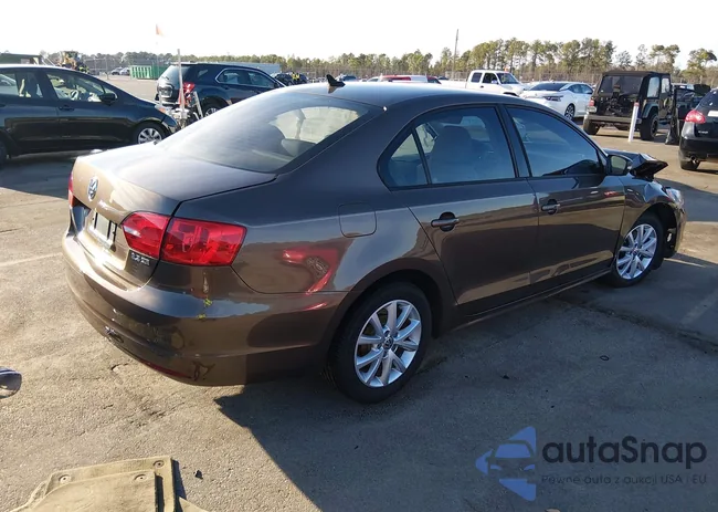 3VWDX7AJXCM022373: 44418235