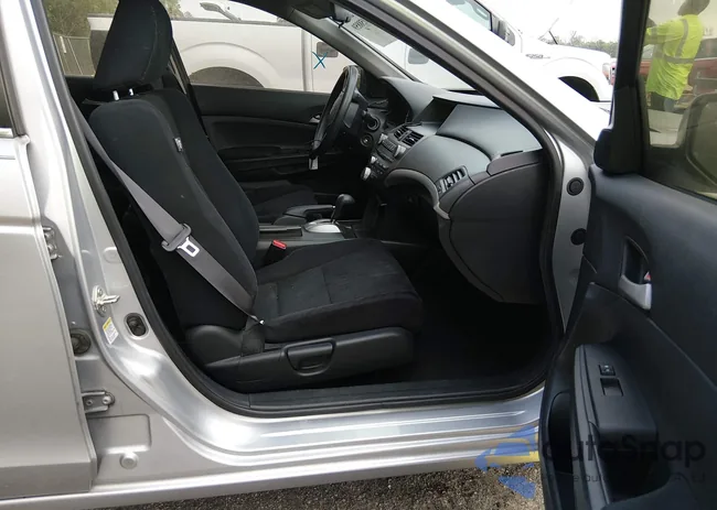 1HGCP2F38BA113294: 44418262