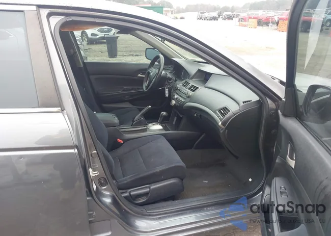 1HGCP2F33BA054543: 44419314