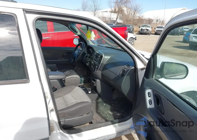 1FMYU93104KB09614: 44418608