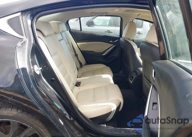 JM1GJ1W52F1185367: 44419700