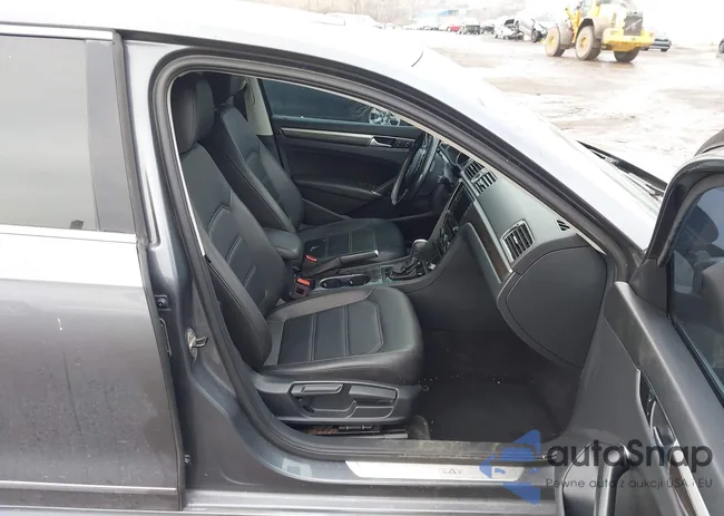 1VWGT7A30HC075893: 44420719