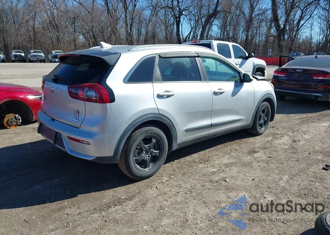 KNDCB3LC4H5063504: 44421855