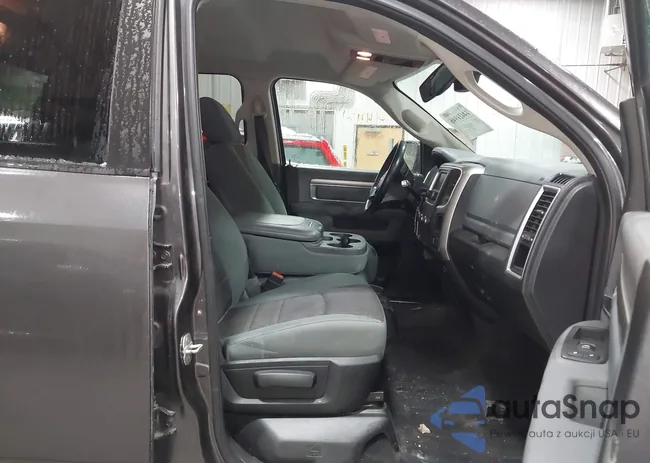 3C6UR5DL2EG208447: 44421946