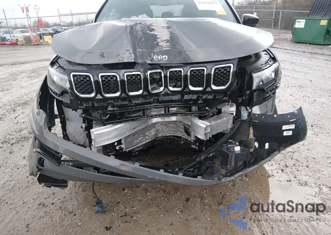 3C4NJDCN3PT541817: 44421953