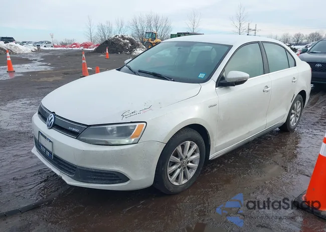 3VW637AJ2DM251328: 44421996