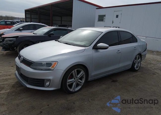 3VW4S7AJXFM284025: 44423339