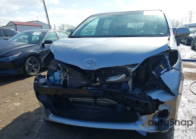 5TDXZ3DC8HS780655: 44423943