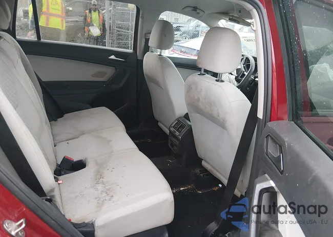 3VV0B7AX1JM021096: 44423983