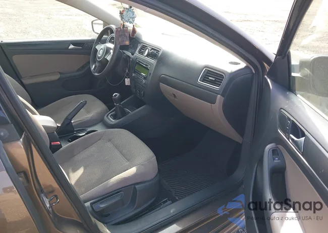 3VW1K7AJ7EM209736: 44423589