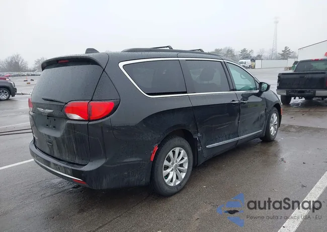 2C4RC1BG0HR576512: 44423726