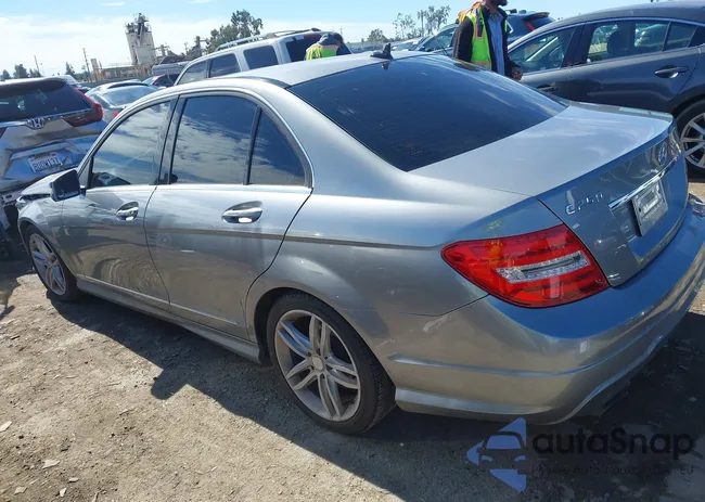 WDDGF4HB8EA964573: 44425254