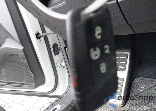 3VV8B7AX4RM062904: 44424444