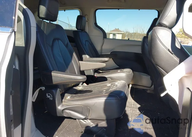 2C4RC1BG4HR738996: 44426180