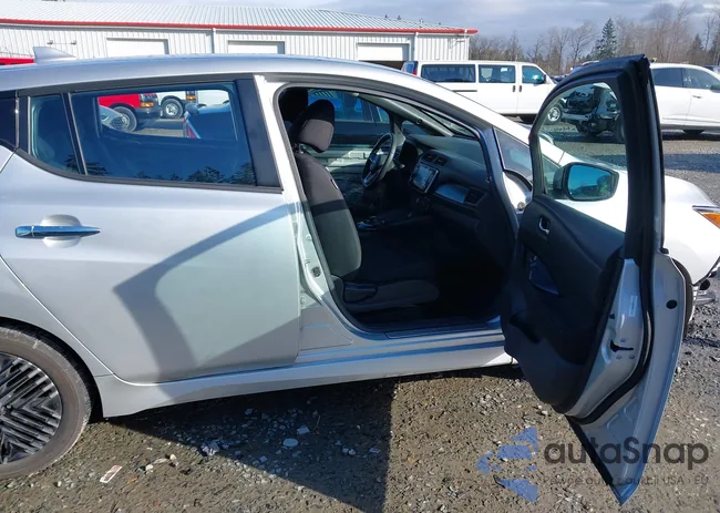 1N4CZ1CV2RC551743: 44426977