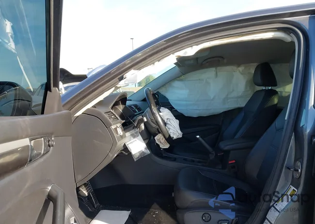 1VWDT7A35HC076492: 44427071