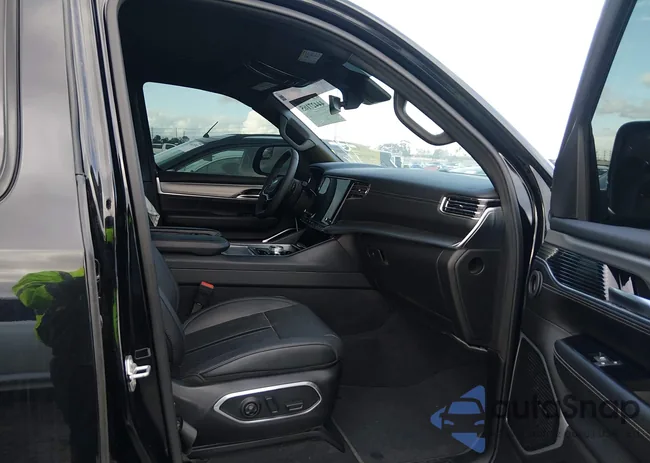 1C4SJSBP4RS117920: 44427165