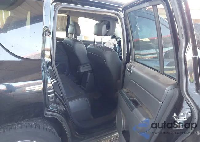 1C4NJDBB7HD100836: 44427438