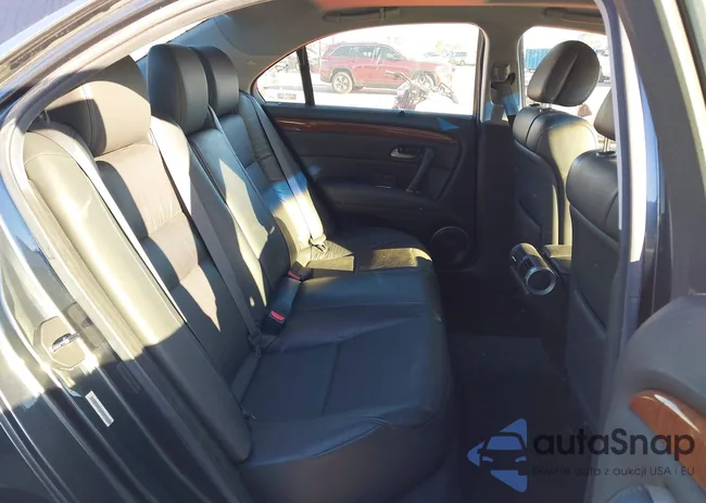 JH4KB16608C003977: 44427517