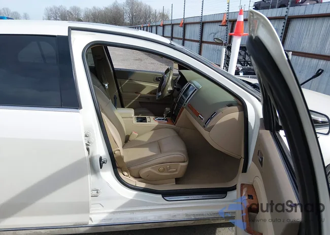 1G6DW67V680117407: 44428761