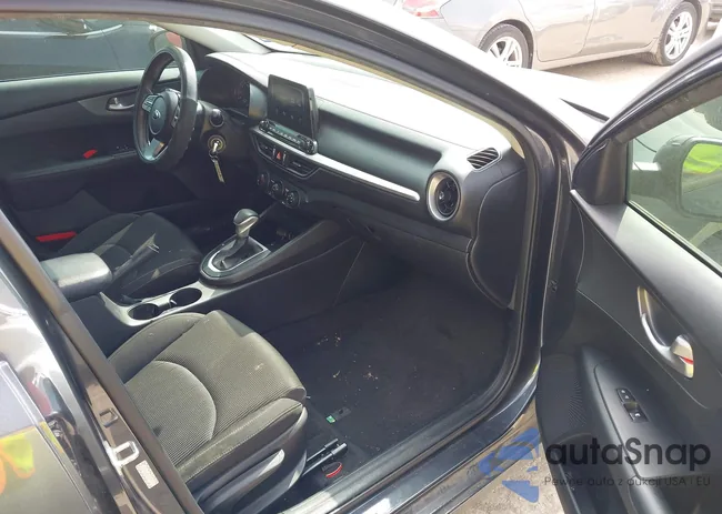 3KPF24AD4ME300229: 44428802