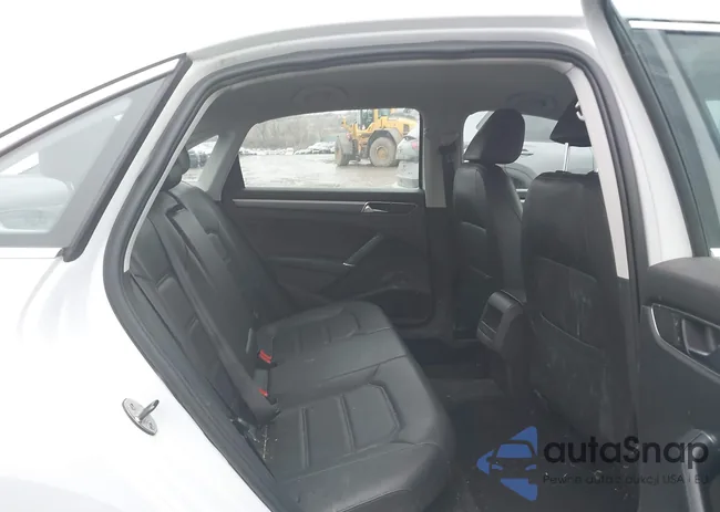 1VWDT7A33HC077253: 44429076