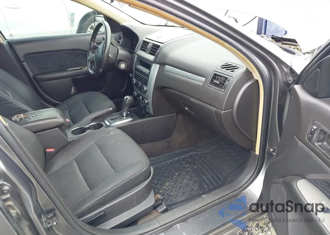 3FAHP0HA0BR170931: 44428378