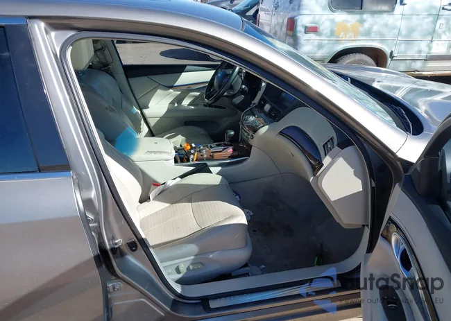 JN1BY1AP5BM325812: 44428446