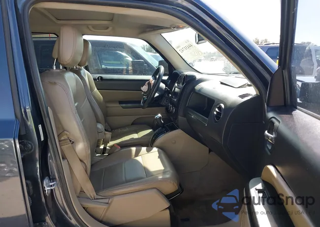 1C4NJPFA5ED681638: 44431742