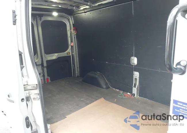 1FTYR2CM2GKB29827: 44433165