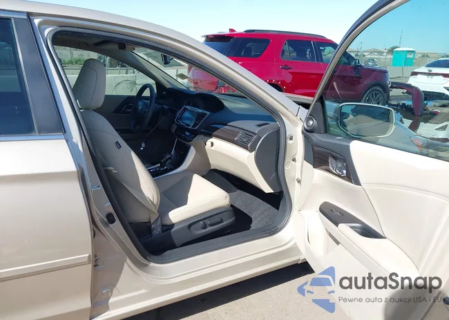 1HGCR2F82GA046284: 44433207