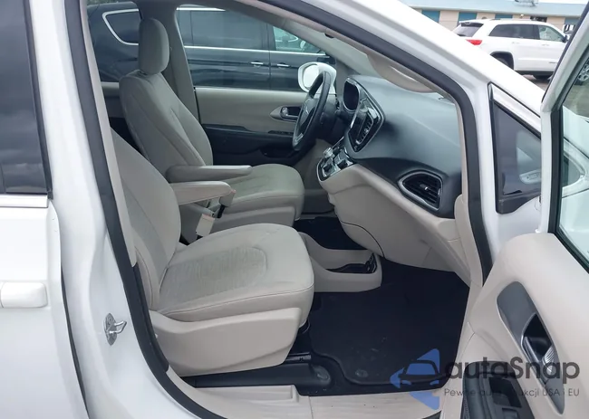 2C4RC1H76JR332957: 44433331