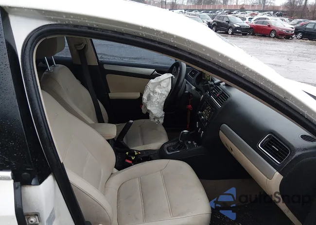 3VWLP7AJ9CM412344: 44433913