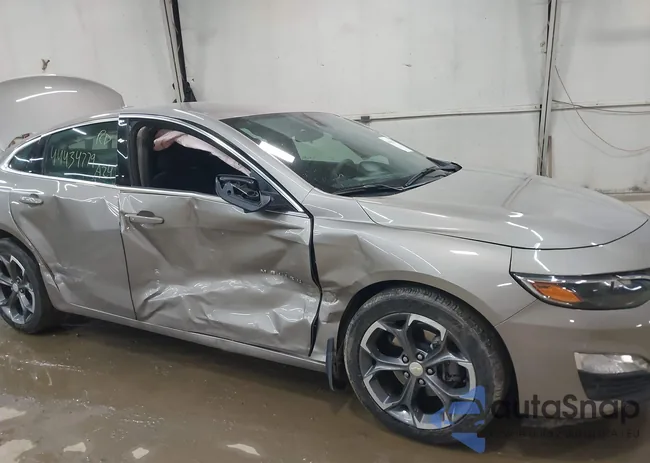 1G1ZD5ST1RF247627: 44434779