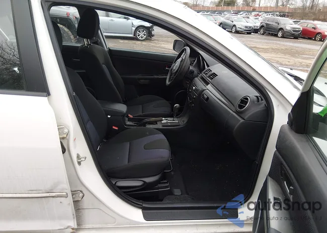 JM1BK324581782760: 44434944