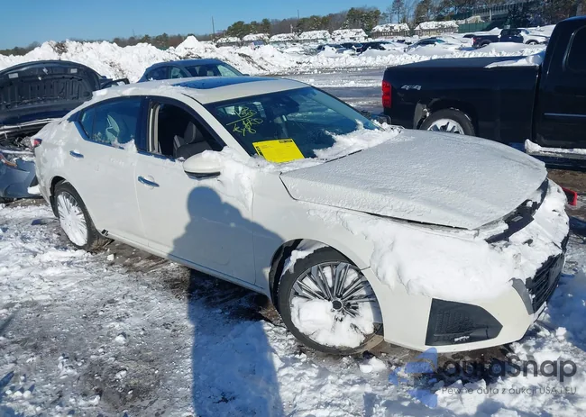 1N4BL4EW0RN301524: 44435001