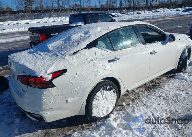 1N4BL4EW0RN301524: 44435001