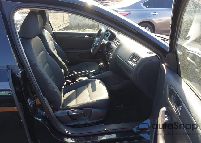 3VWDZ7AJ6BM018670: 44435976