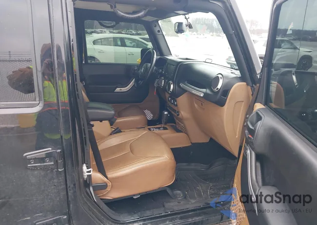 1C4BJWEGXHL751759: 44436089