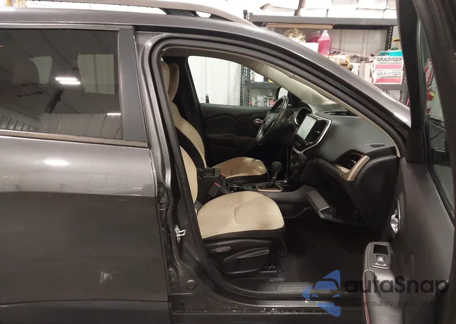 1C4PJMCB0HW500040: 44437270