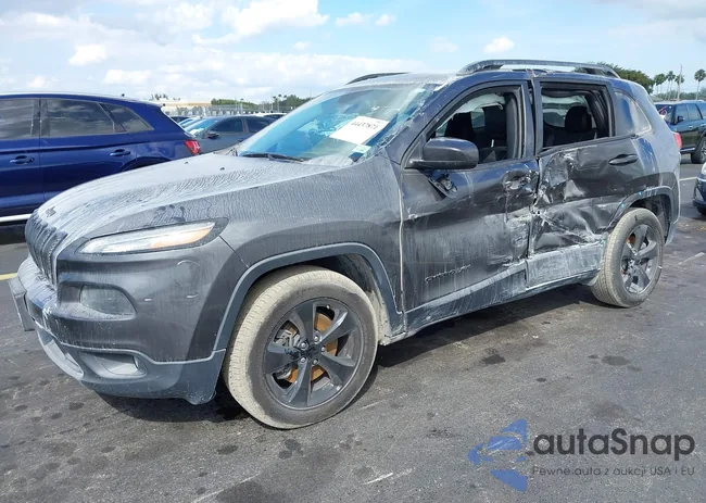 1C4PJMDS5HW504857: 44437871