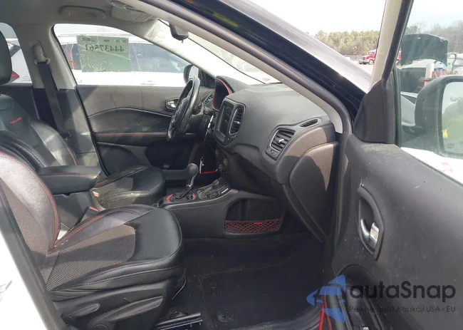 3C4NJDDB8KT795827: 44437561