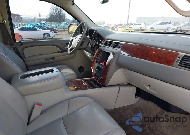 1GNFC330X9R194633: 44438996