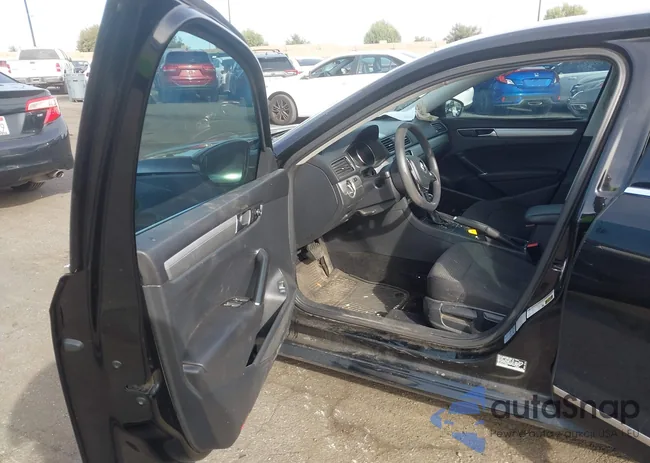 1VWAT7A39GC043660: 44438460